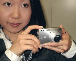 Pentax to launch world's smallest 3x lens digital camera
